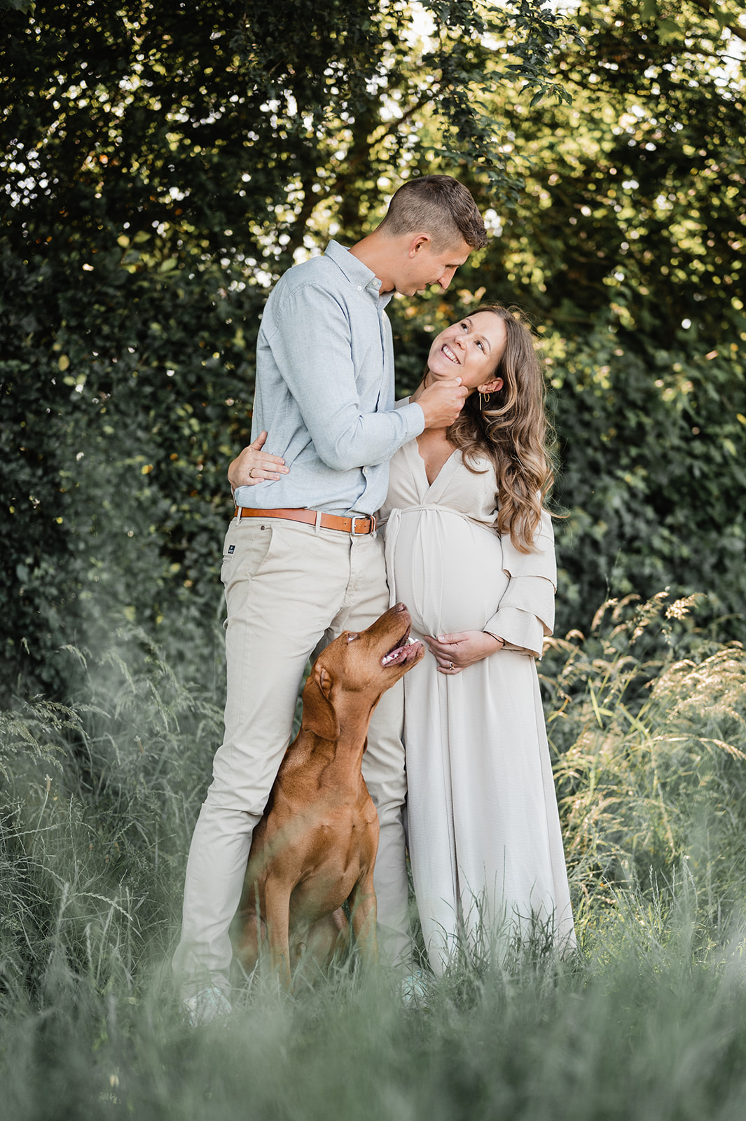 Zwangerschapsfoto’s met je hond bij mens en hondenfotograaf Haaltert - Denderhoutem - Ninove